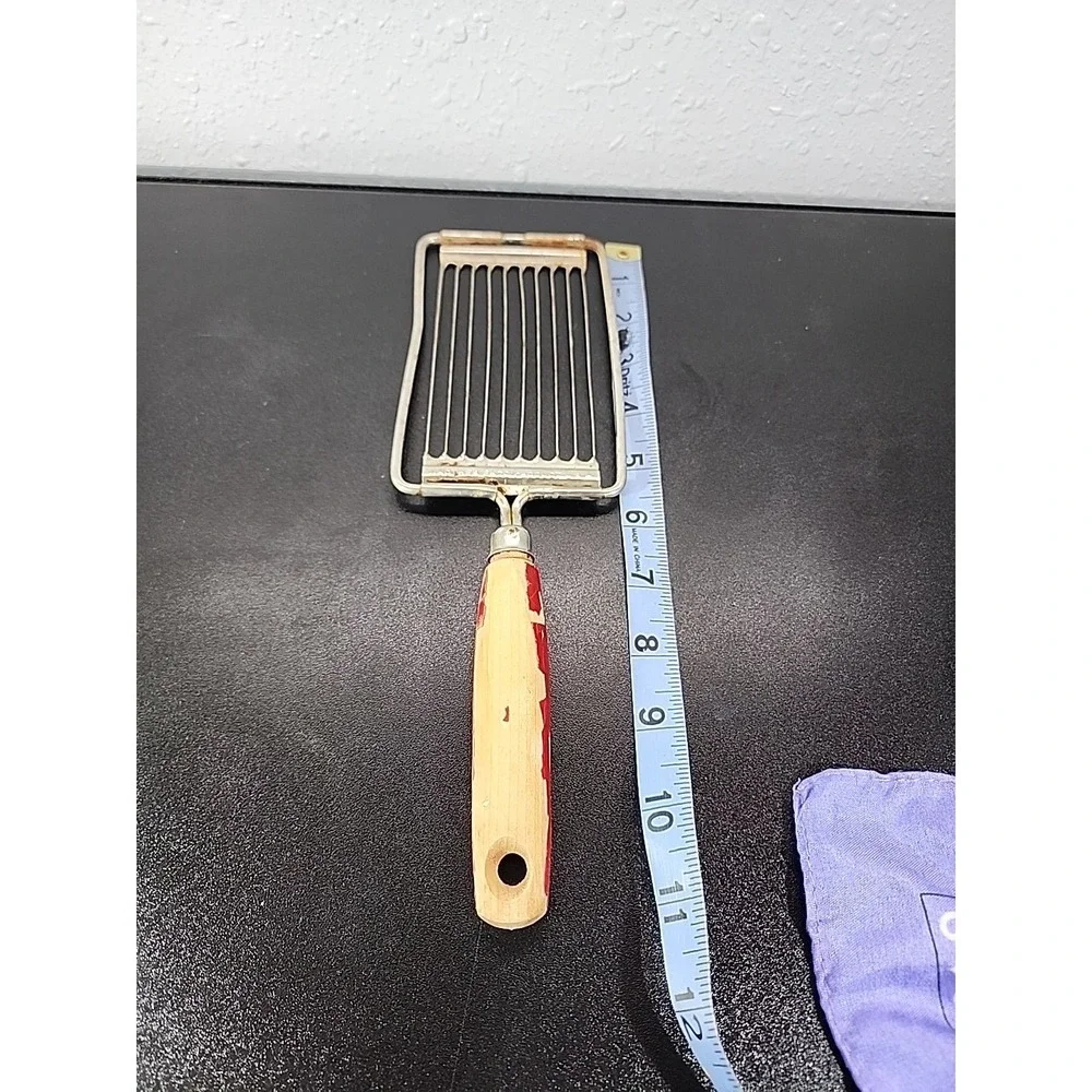 VINTAGE EKCO MIRACLE TOMATO SLICER‎ RED WOODEN HANDLE 1950S B7